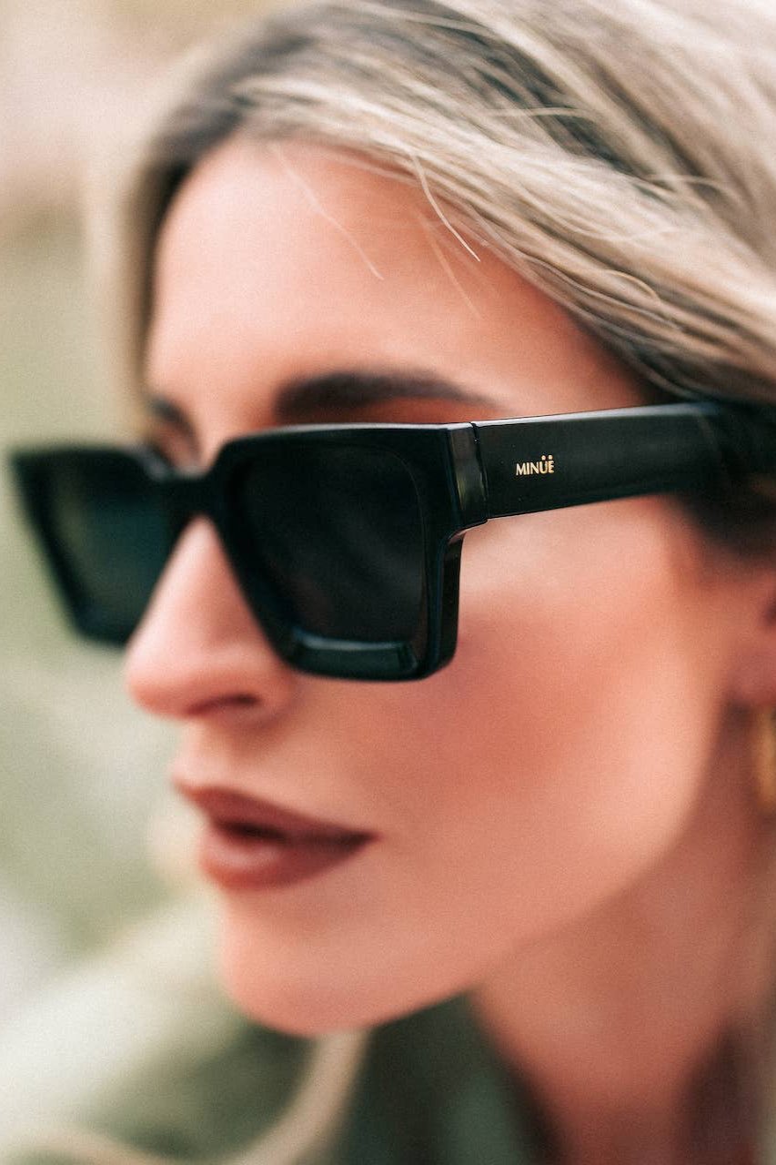 MINUE: Aretha Berry Carbon Sunglasses | Uniquely Claudia Boutique