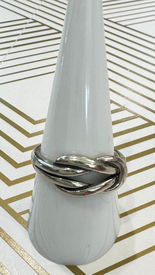 VOGLIO: Knot Sterling Silver Ring