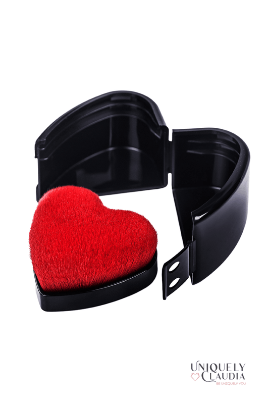 Heart-Shaped Kabuki Travel Brush - UNIQUELY CLAUDIA